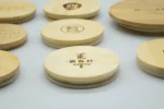Крышка для стеклянной банки из бамбука, изготовленная на заказ, натурального цвета, с индивидуальным логотипом, диаметром 86 мм. — изображение 6